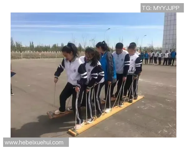 女生足球组队新风潮打破传统界限展现青春活力与团队精神 女生足球组队新风潮打破传统界限展现青春活力与团队精神