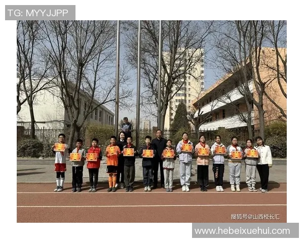 协警足球:在绿茵场上展现执法精神与团队合作的完美结合 协警足球:在绿茵场上展现执法精神与团队合作的完美结合